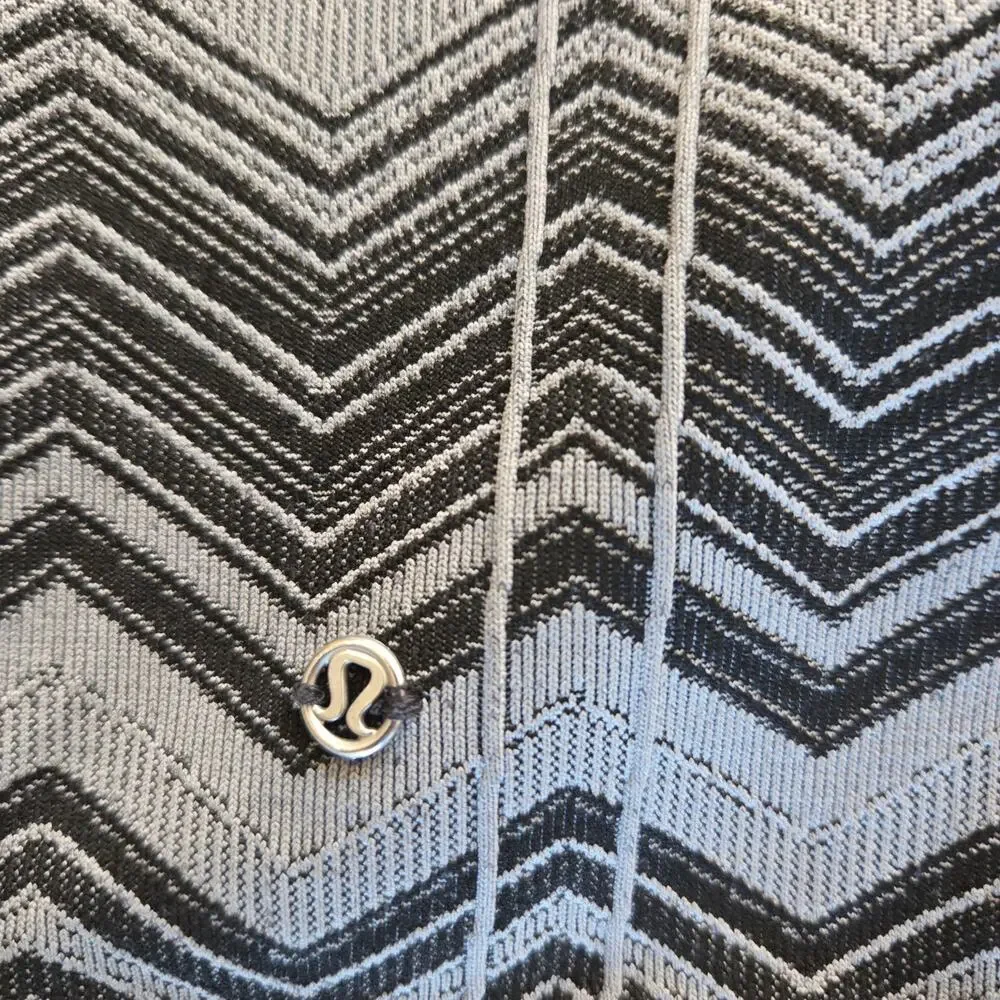 Lululemon Ebb to Street black gray chevron compression leggings size 6